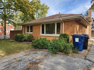7209 S Roberts Rd, Bridgeview, IL 60455