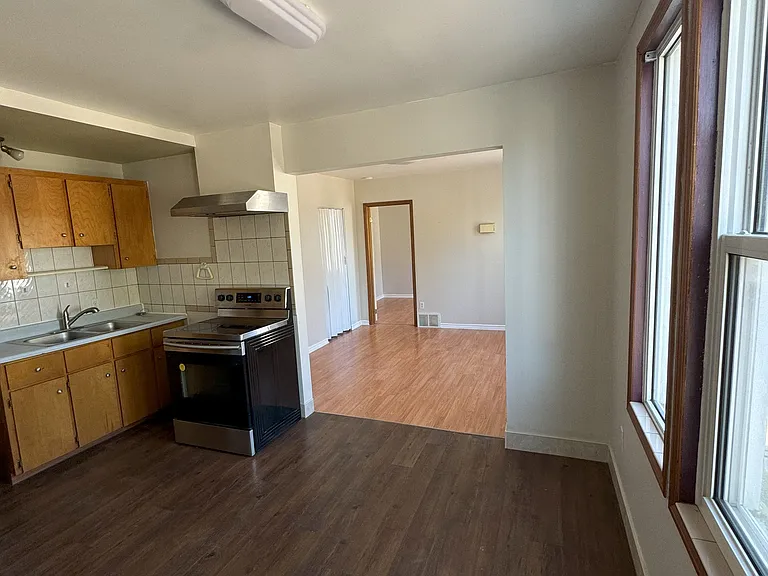 401 Parent Ave #2 — Photo 3