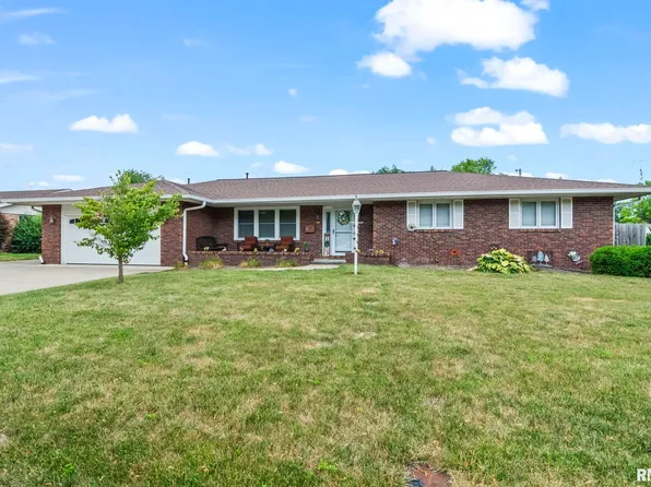 140 Churchill Ln, Lincoln, IL 62656