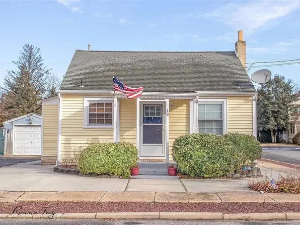 18 Pershing Ave, Cape May Court House, NJ 08210