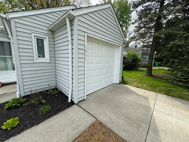 1411 Eastwood Ave — Photo 5
