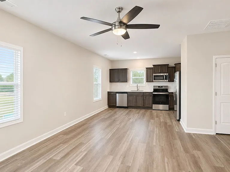 401 Spring Ave — Photo 2