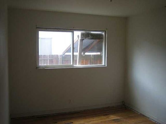 5th image of 1113 W El Monte St