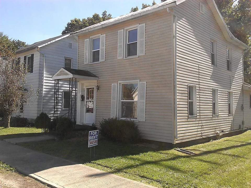 212 W Walnut St