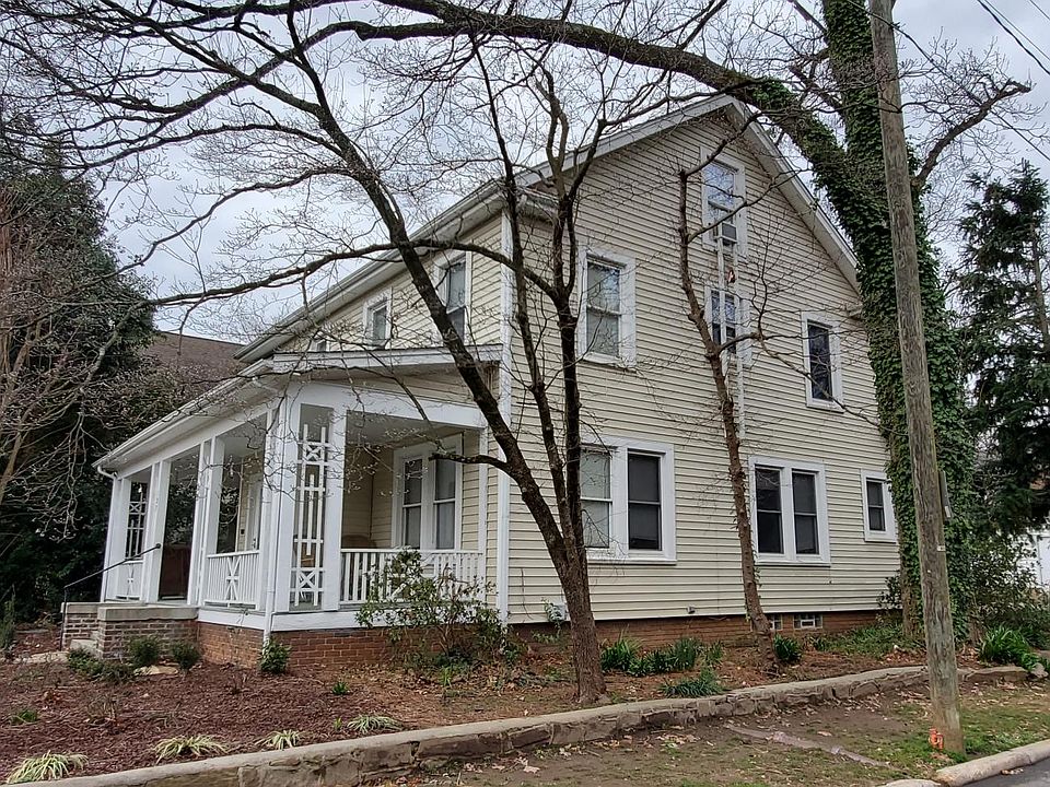 2nd image of 129 Woodburn Rd