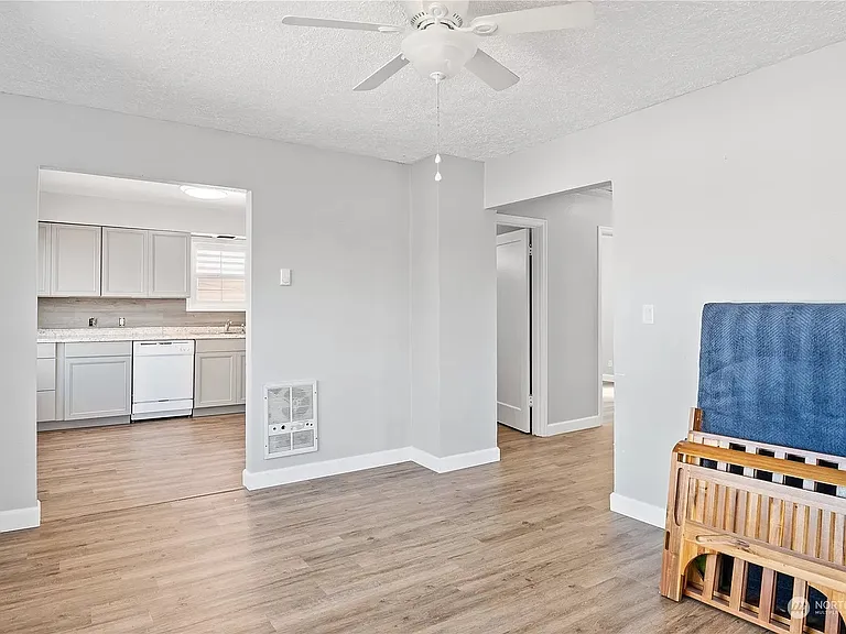 206 S Maple St — Photo 3