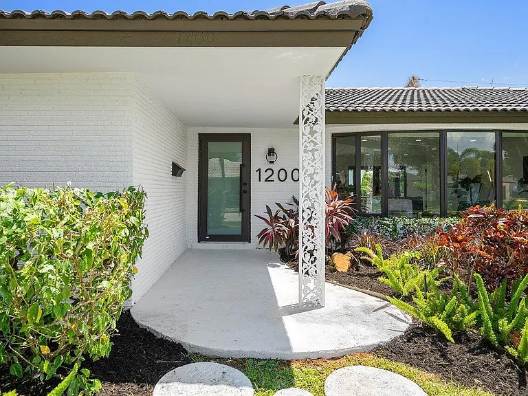 1200 SW 8th St — Photo 4