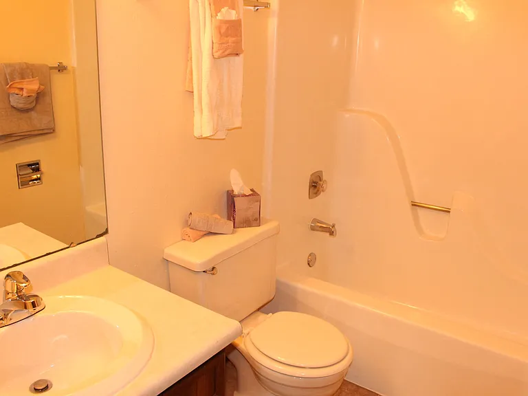 Windsor Crest Apartments — Photo 73