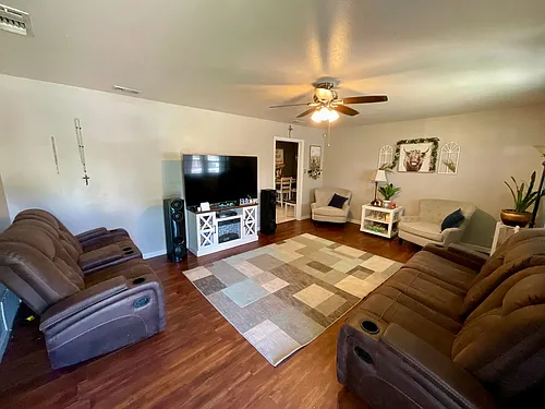 1603 43rd St Photo 1