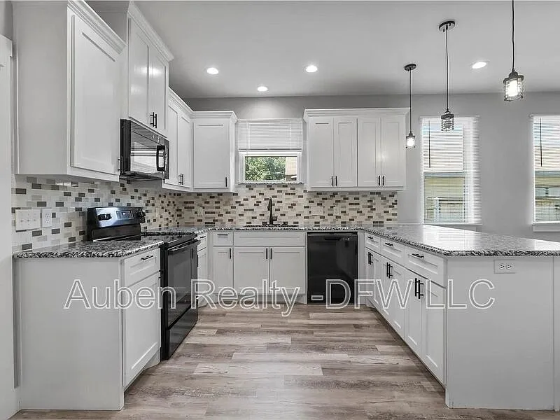 3 bed, 2.0 bath, 1517 sqft, $1,550 — Photo 3