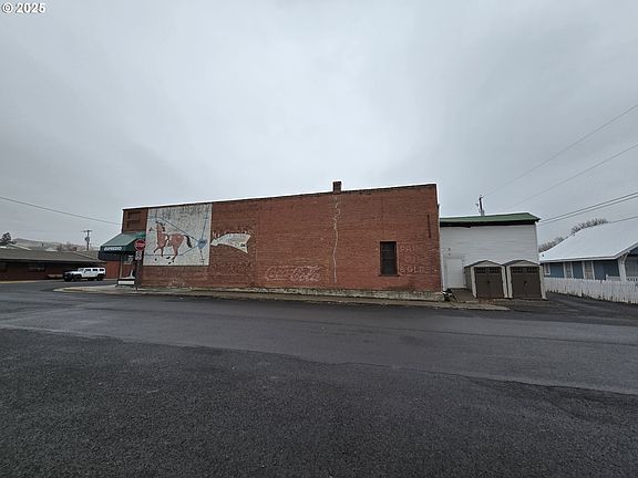 4th image of 206 S Main St