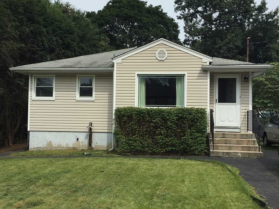 1st image of 26 Young St