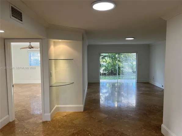 7300 SW 82nd St APT A101, Miami, FL 33143