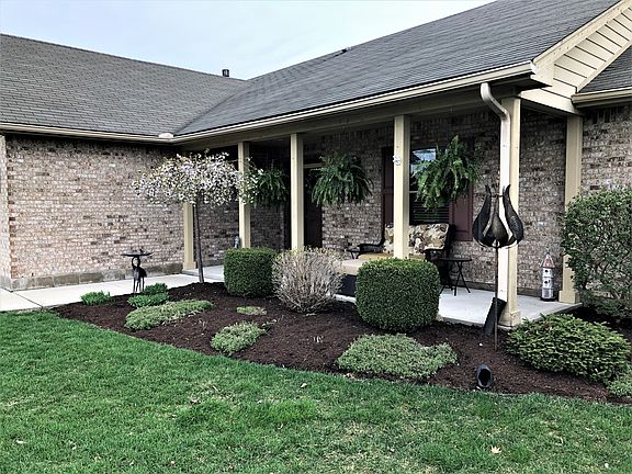2nd image of 206 Old Carriage Dr