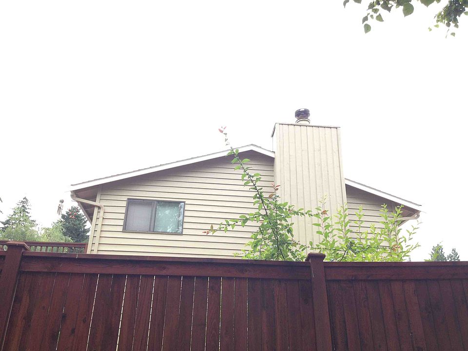 2nd image of 10302 Roosevelt Way NE