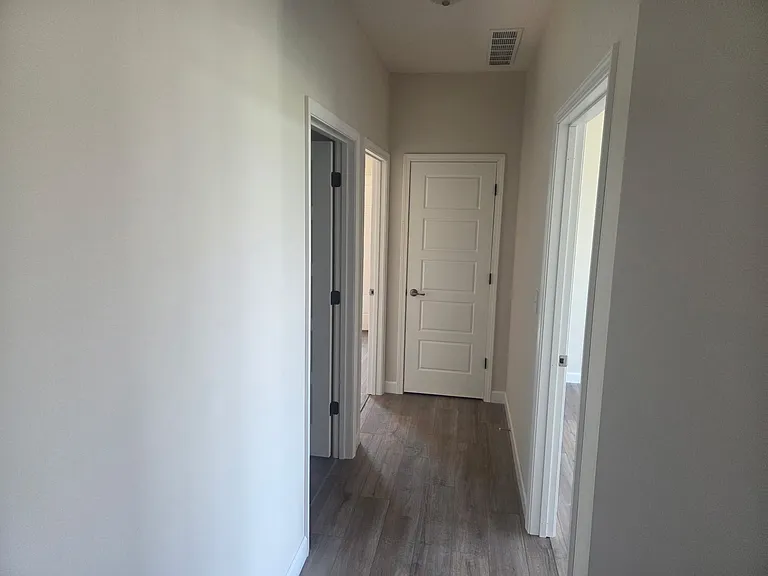 305 Andorah Dr — Photo 3