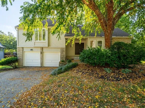 8029 Hallet St, Lenexa, KS 66215