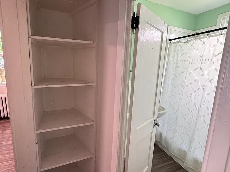 403 Queen Ave N #1 — Photo 17