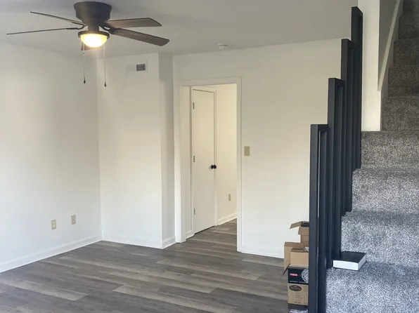 118 W Market St APT B, Portland, TN 37148
