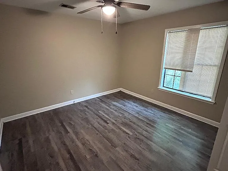 1602 Golf Course Dr — Photo 5