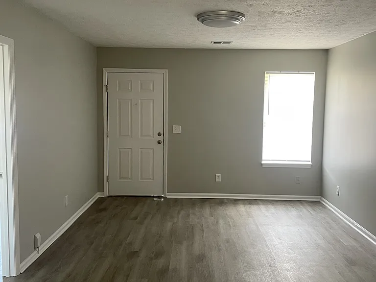2630 Lincoln Park Dr — Photo 5