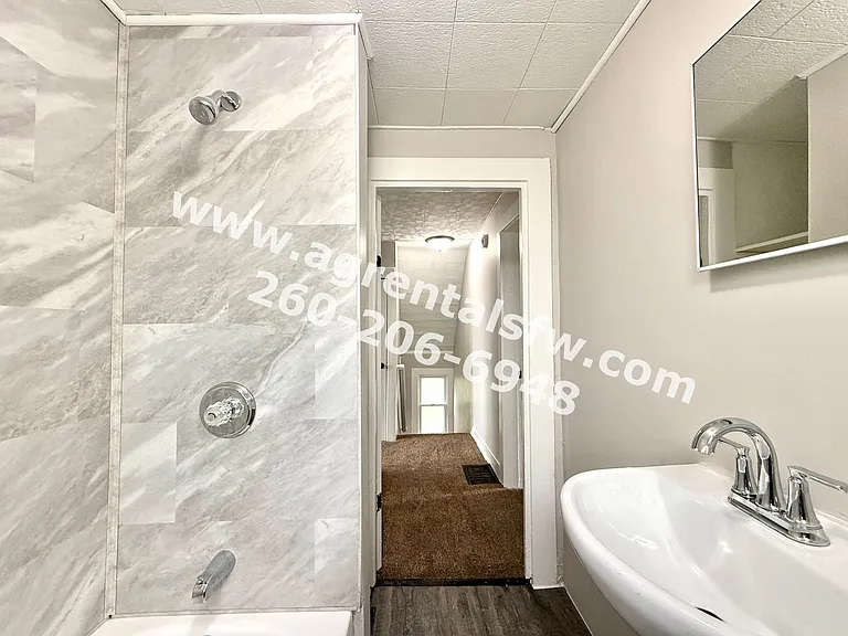 2720 Queen St — Photo 13