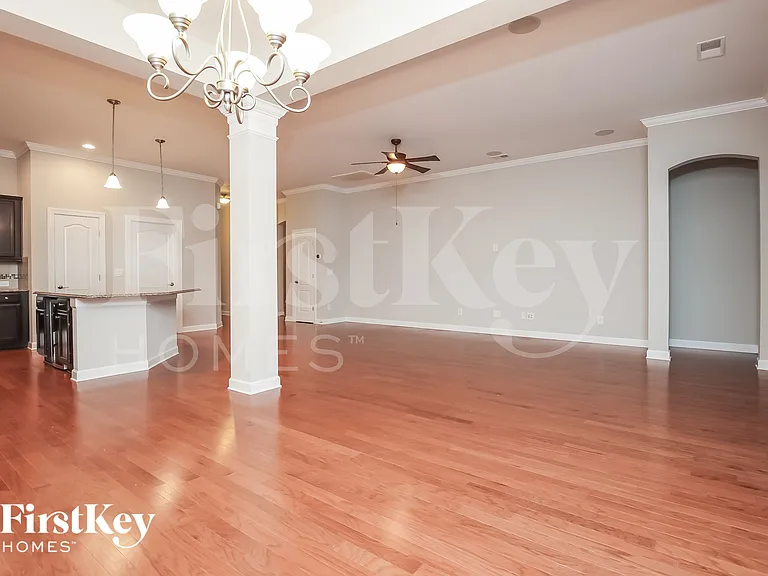 215 Topsaw Ln — Photo 5