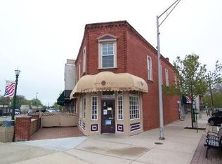 77 W Main St, Cary, IL 60013