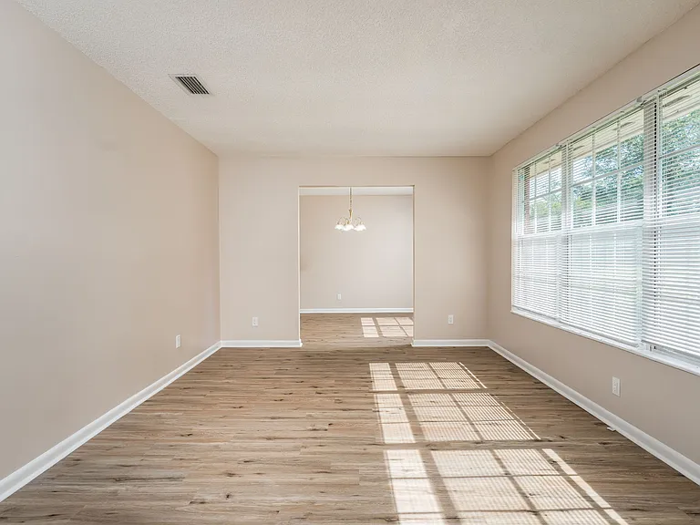 261 Dillon Dr — Photo 6