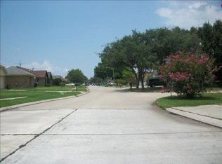 1908 Sugarloaf Dr, Harvey, LA 70058