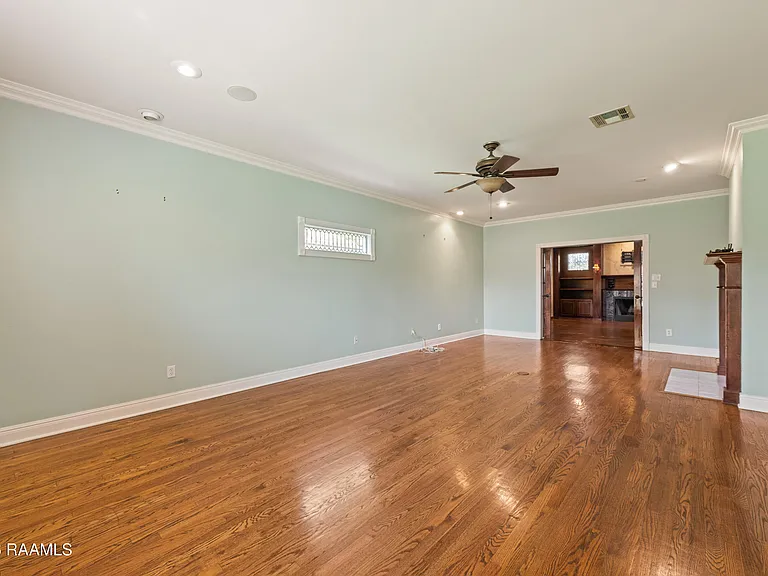 300 Oak Hollow Dr — Photo 24