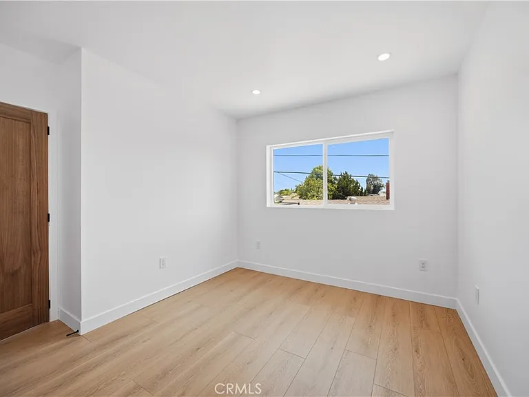 10051 Amestoy Ave — Photo 7