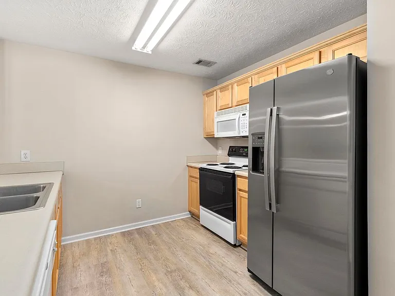 1385 S Donahue Dr #2-204 — Photo 3