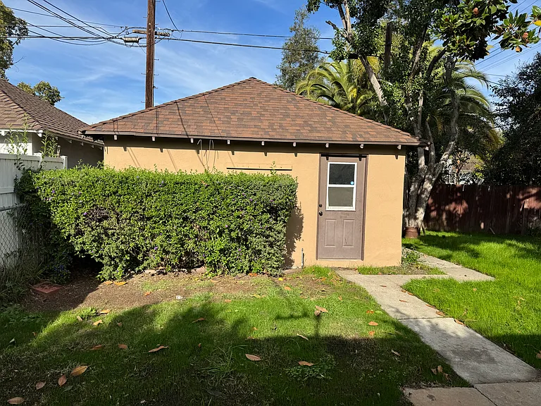 10603 Camarillo St — Photo 28
