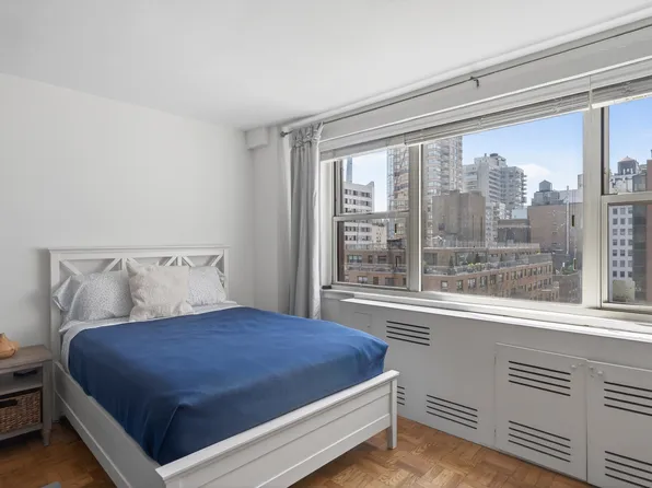 233 East 69th Street image 1 of 10