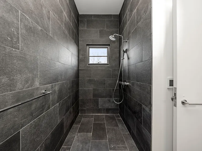 644 Selden St #302 — Photo 21