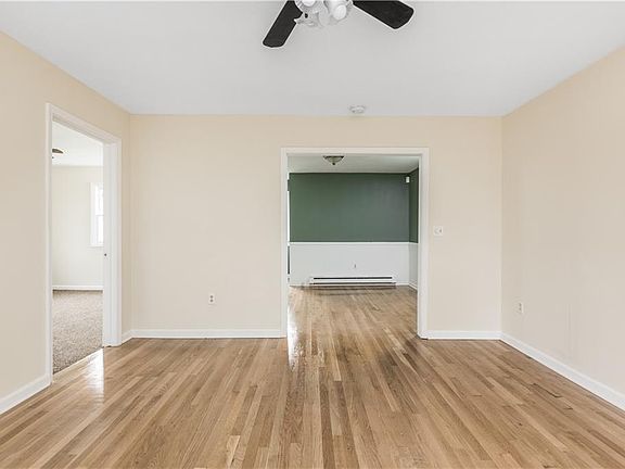 3rd image of 405 W Railroad St
