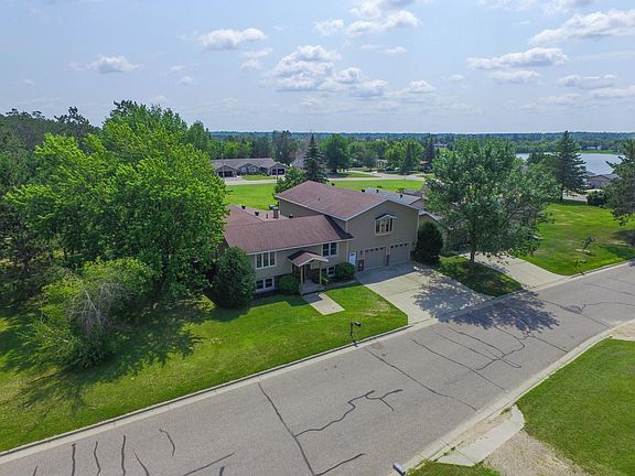 3rd image of 906 Patricia Ln NW