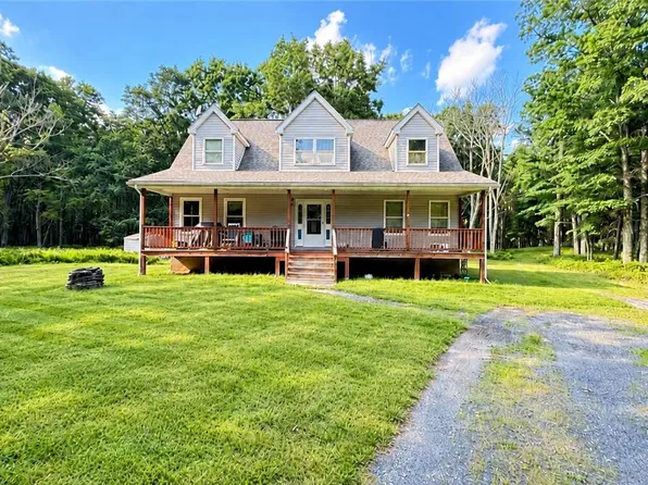 1115 Snowshoe Ct, Bushkill, PA 18324