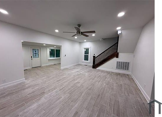 3rd image of 304 Avenue B NE
