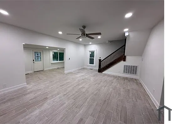 304 Avenue B NE — Photo 3