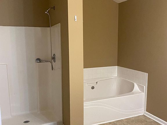 5th image of 671 Shadow Lake Dr #1