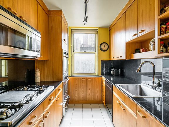 4th image of 1498 2nd Ave #5F