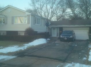 20 W Pickwick Rd, Arlington Heights, IL 60005