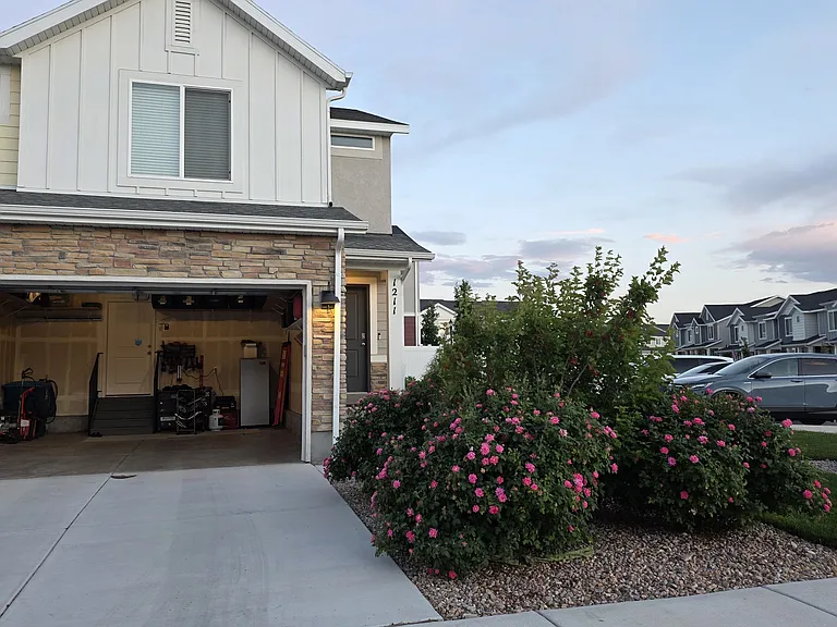 1211 W Divide Dr — Photo 2