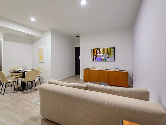 2nd image of 335 Biscayne Blvd #Id1232218p