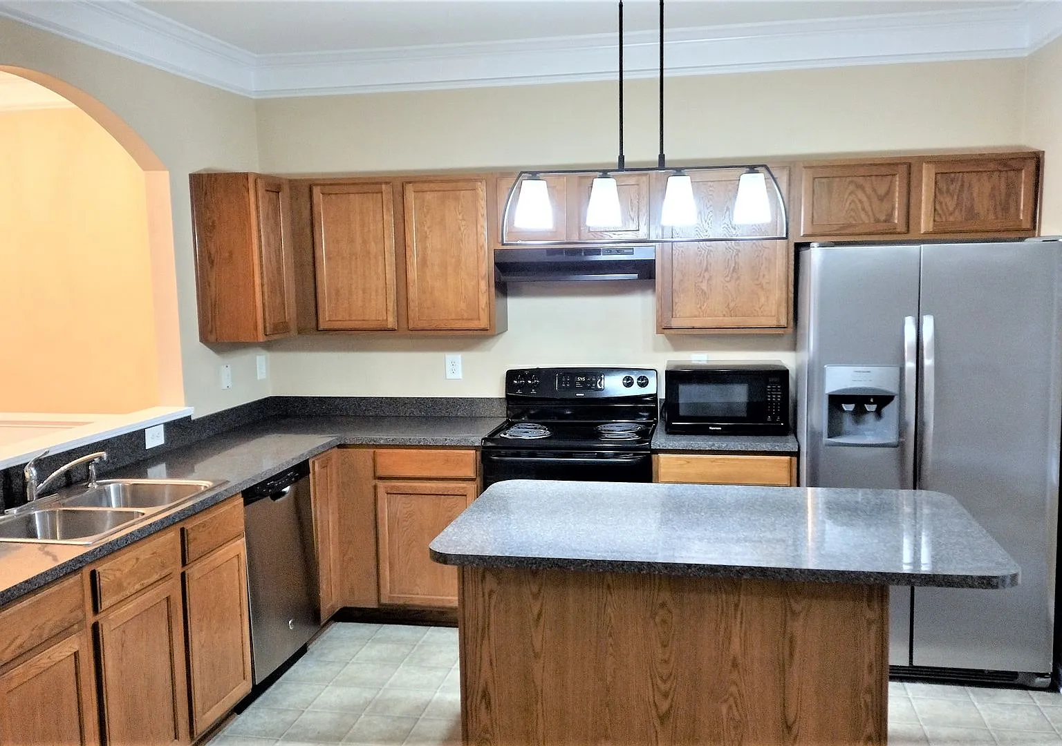 Beautiful Townhome - Great Location — Photo 2