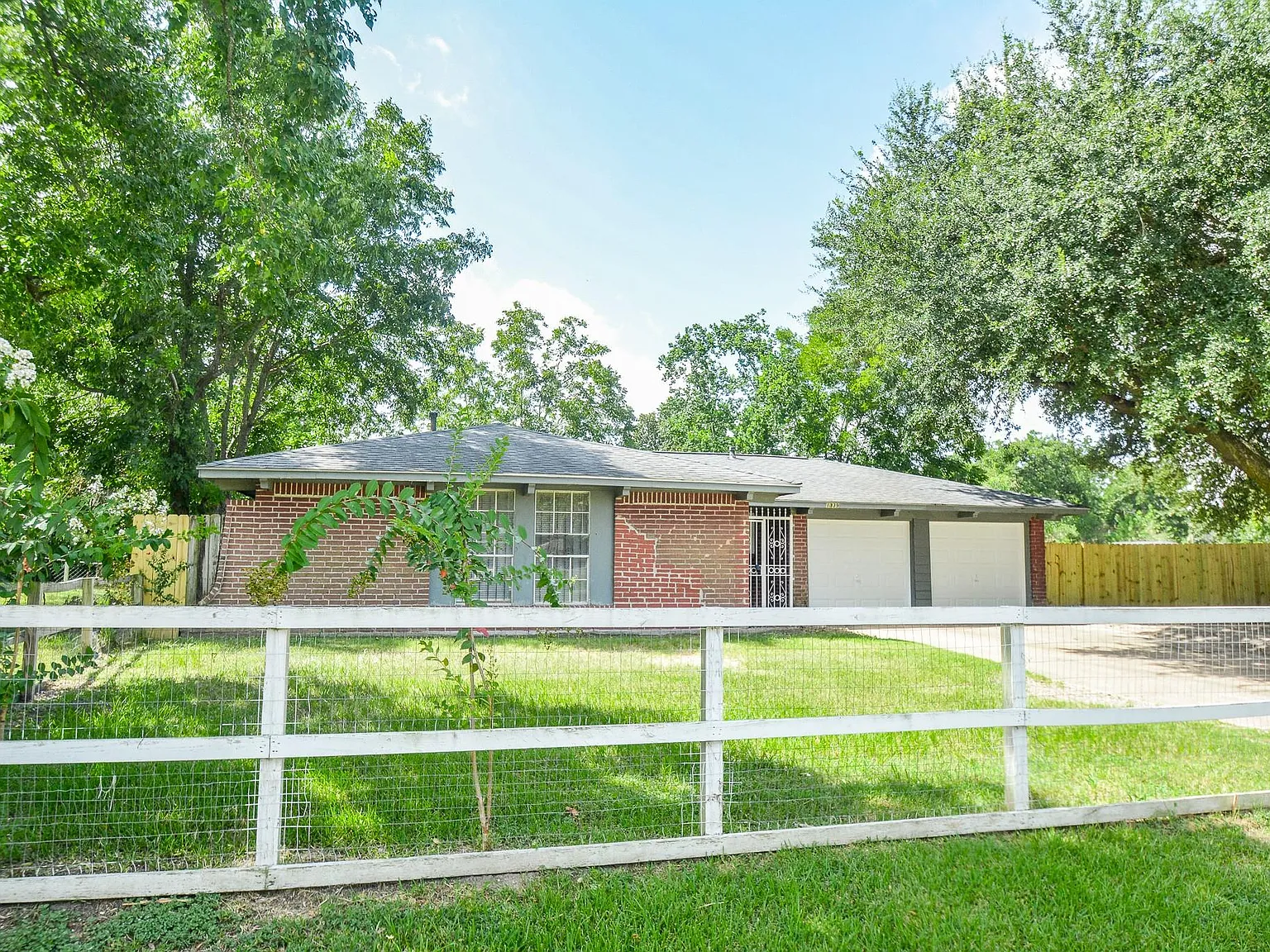 3 bed, 1.5 bath, 1050 sqft, $1,450 — Photo 3