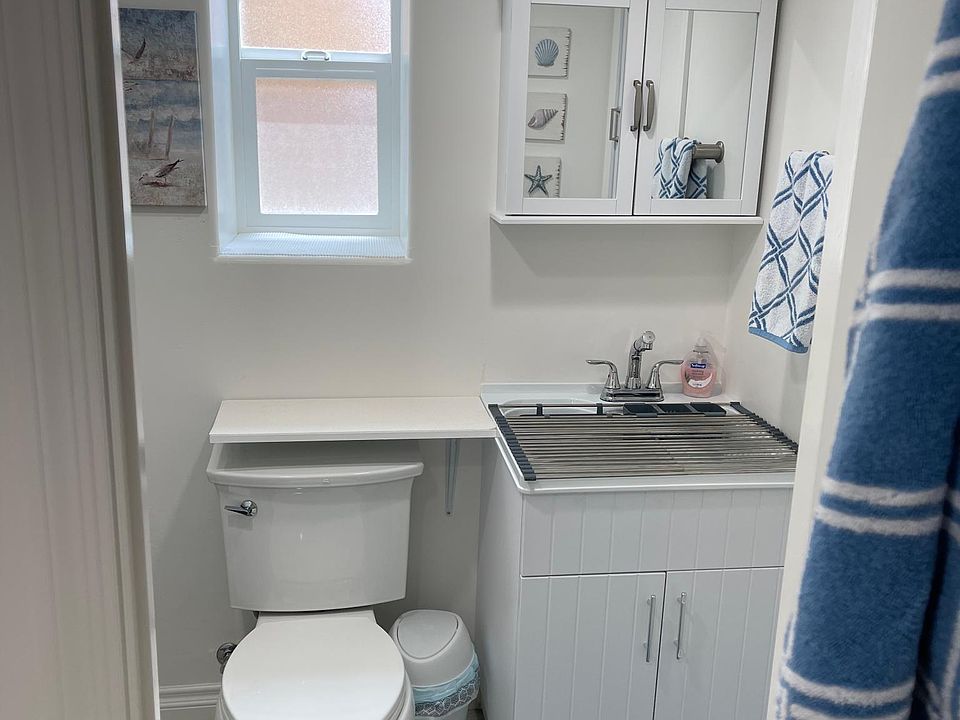 1st image of 333 Poinsettia Ave #1