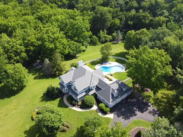 N2988 Lake Forest CIRCLE, Lake Geneva, WI 53147